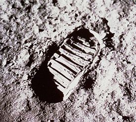 62043main_Footprint_on_moon